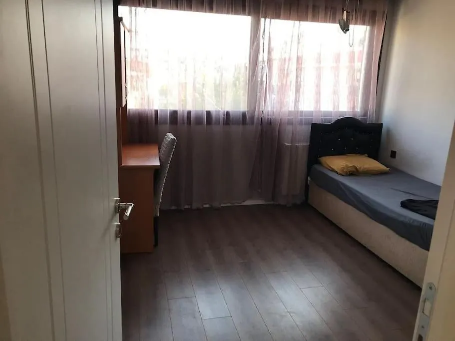 Ulasim Kolayligi Saglayan, Kiralik Oda Smirne Appartamento
